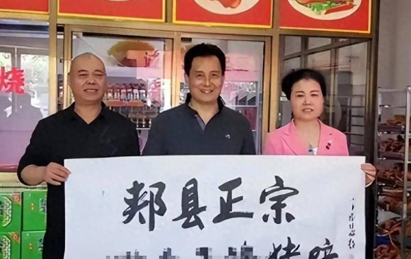 在线配资开户 被谢霆锋打成重伤，发妻9年流产6次绝情离婚，今街头卖卤肉苟活